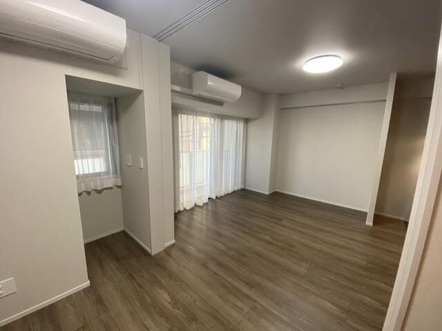 クレストコート上野の居間・リビング