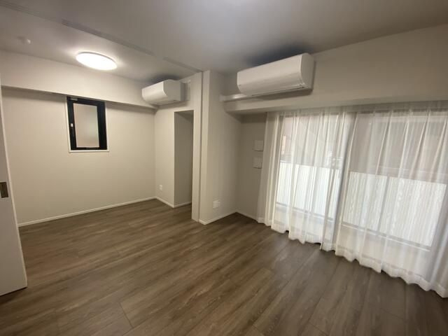 クレストコート上野の居間・リビング