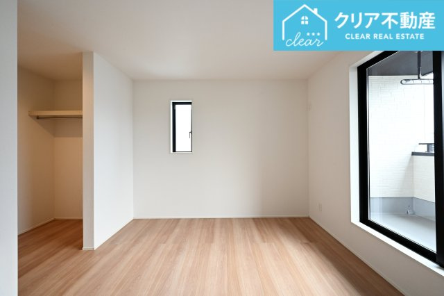 【収納】 | 桐生市相生町2期　GRAFARE　2号棟 | 日当たりのよい寝室は大容量のウォークインクローゼット付き！