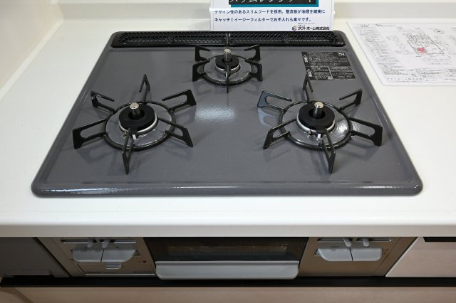 【設備】 | 桐生市相生町2期　GRAFARE　2号棟 | 三口コンロで家事効率アップ！