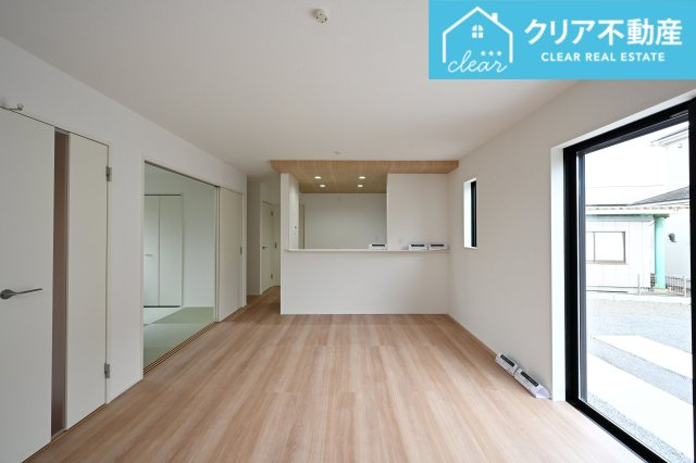 【居間・リビング】 | 桐生市相生町2期　GRAFARE　2号棟 | 家族揃っての食事が楽しくなる広々としたダイニング♪