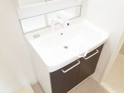 【洗面所】 | プルメリア | 洗面台です。