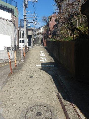 下落合4丁目中古戸建の前面道路含む現地写真