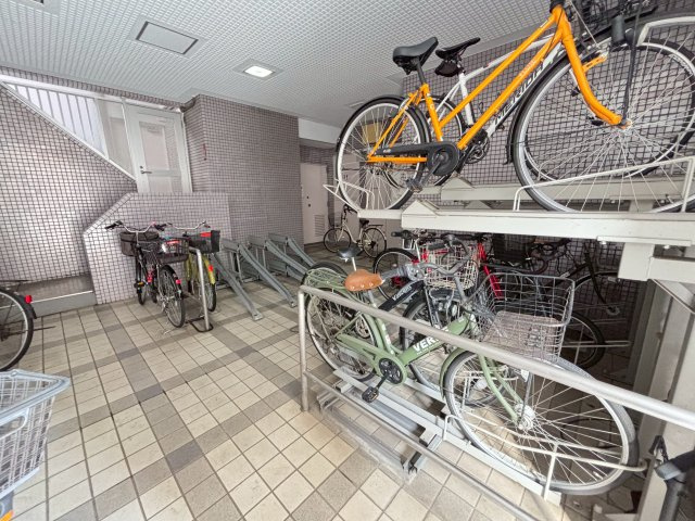 ルジェンテ・リベル上野稲荷町の駐輪場