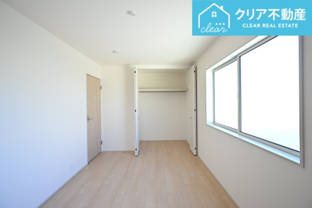 【洋室】 | 太田第14下田島町 リーブルガーデン　2号棟 | 広々としたクローゼットでお部屋はいつでもスッキリクリアに！