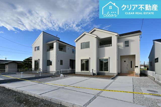 【駐車場】 | 太田第14下田島町 リーブルガーデン　2号棟 | 並列３台駐車可能なゆとりのカースペース！