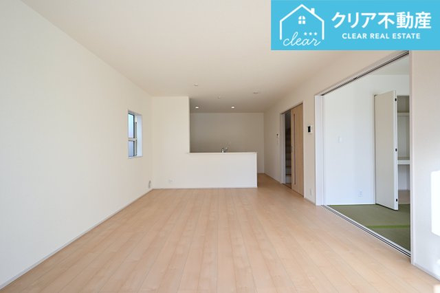 【居間・リビング】 | 太田第14下田島町 リーブルガーデン　2号棟 | 家族揃っての食事が楽しくなる広々としたダイニング♪