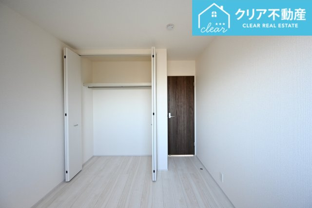 【洋室】 | 太田第14下田島町 リーブルガーデン　3号棟 | 広々としたクローゼットでお部屋はいつでもスッキリクリアに！