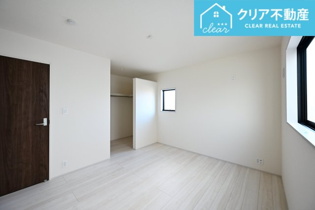 【収納】 | 太田第14下田島町 リーブルガーデン　3号棟 | 日当たりのよい寝室は大容量のウォークインクローゼット付き！