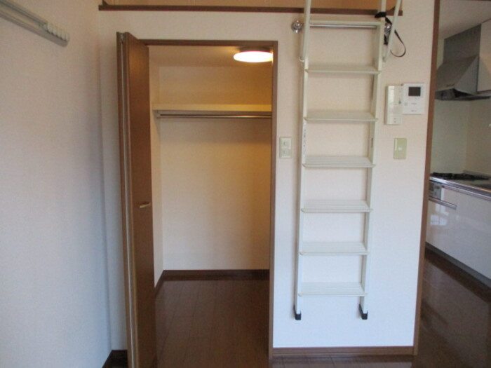 エミネンス上本郷の収納|ウォークインクローゼット