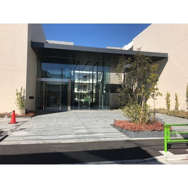 TELLUS八幡山のエントランス