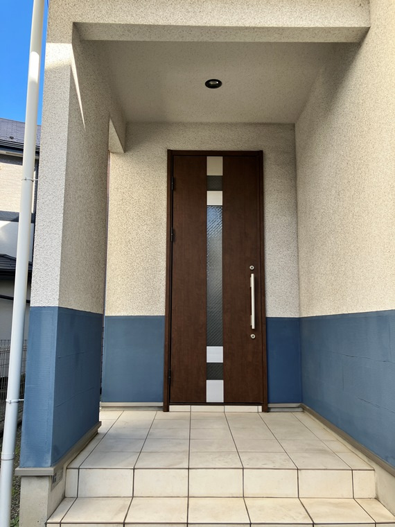 南希望が丘戸建のエントランス