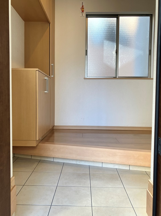 南希望が丘戸建の玄関