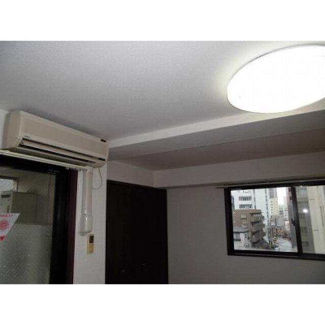 サンライズビルの居間・リビング