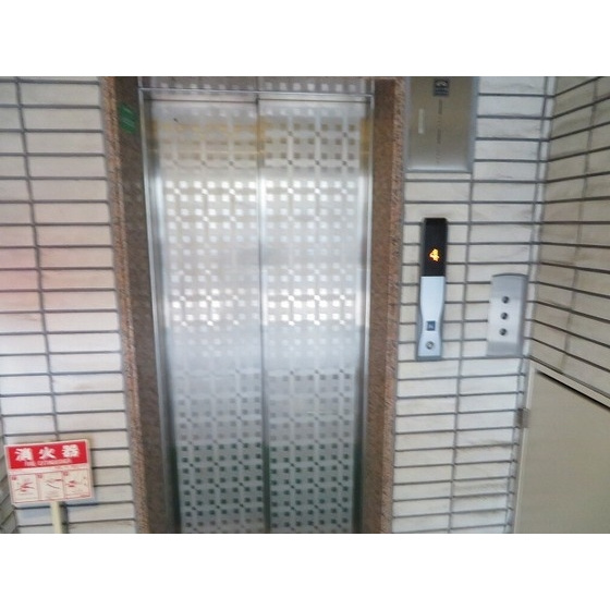 小宮ビルの外観|エレベーター