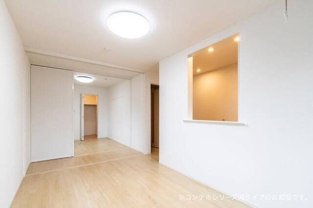 メゾン　アイティ　クイーンの居間・リビング