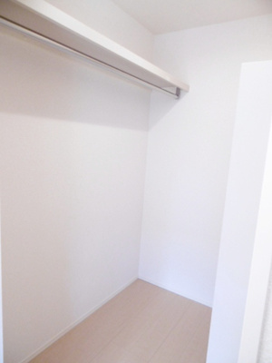 ウォークインクローゼット内左側