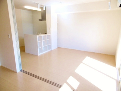 南向き日当良好・対面キッチンのＬＤＫ１０帖