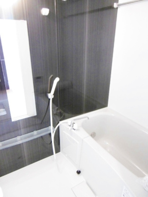 便利な追焚・浴室乾燥機付きのバスルーム