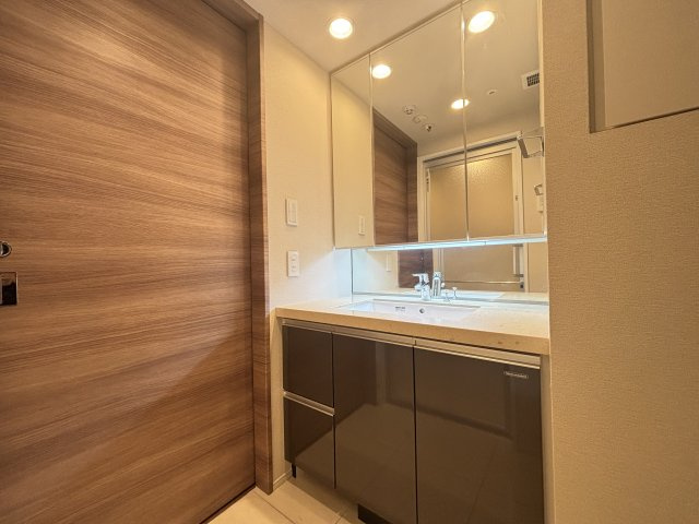 オープンレジデンシア日本橋馬喰町の独立洗面台