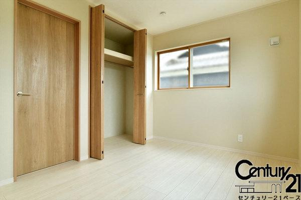 ファーストタウン帝塚山 １号棟 ／新築一戸建の内観：施工例|■冬物のコートや季節のものなどたくさんしまえる広さ！■
