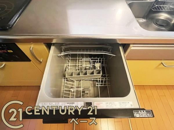 香芝市旭ケ丘５丁目の中古一戸建のキッチン|食洗機付きで毎日の洗い物も楽々！