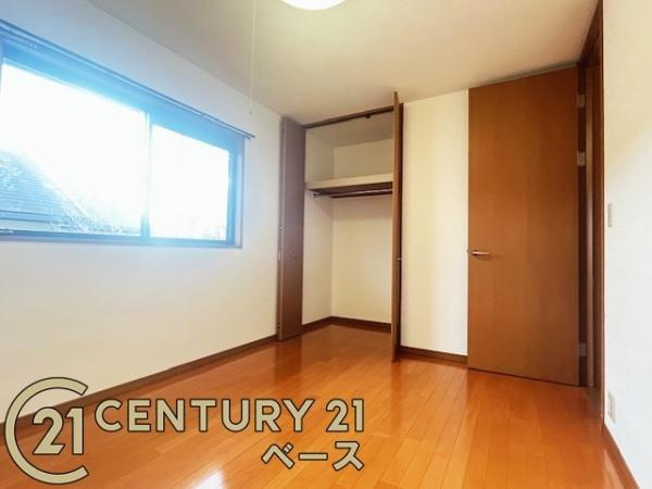 香芝市旭ケ丘５丁目の中古一戸建の洋室|■現地撮影写真■明るい雰囲気の洋室です！