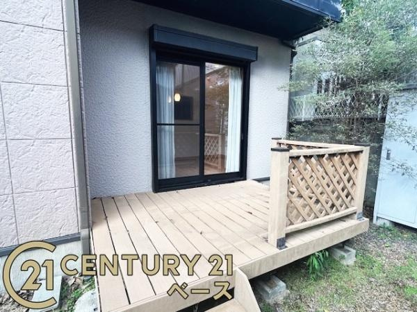 香芝市旭ケ丘５丁目の中古一戸建のその他|■現地撮影写真■ＬＤＫに面するウッドデッキでプラスaの空間を演出！