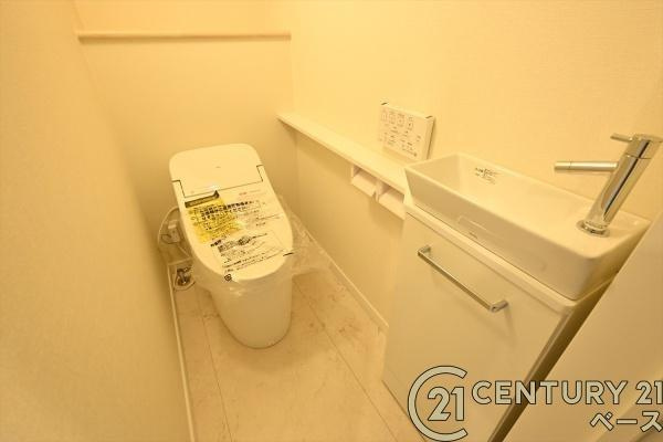 橿原市白橿町４丁目 ４号地 ／新築一戸建のトイレ|■現地撮影写真■清潔感ある綺麗なお手洗いです！