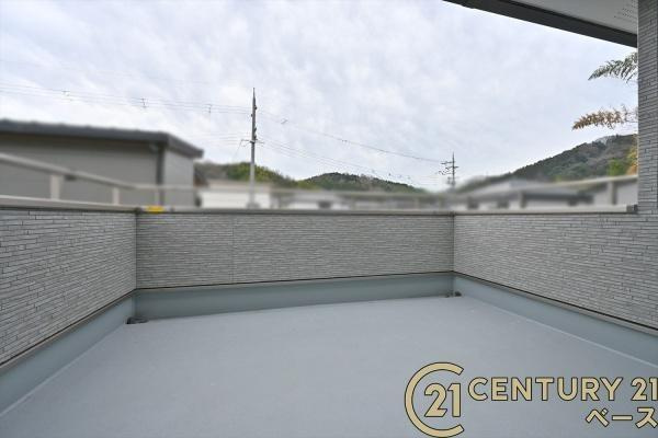 橿原市白橿町４丁目 ４号地 ／新築一戸建のバルコニー|■現地撮影写真■日当たりのよいバルコニー！洗濯物もよく乾きます！