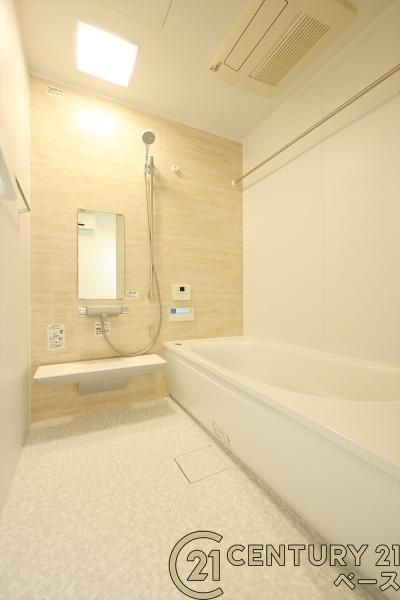 橿原市白橿町４丁目 ４号地 ／新築一戸建の浴室|■現地撮影写真■床は水ハケが良く、乾きやすいのでカビの発生も軽減！嬉しい浴室乾燥機付です！