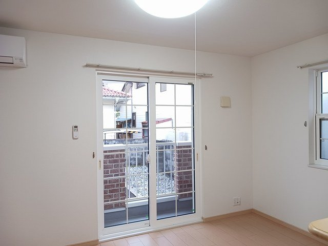 クレールセゾンの居間・リビング|こちらの居間で趣味の時間をお楽しみください