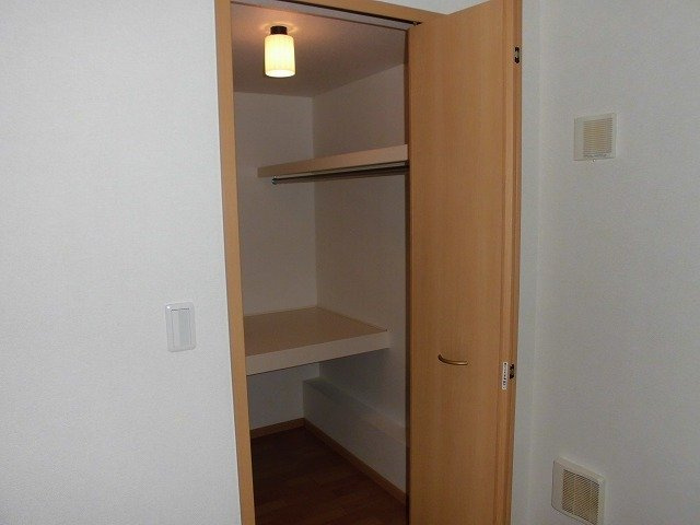 ヴィラ・かたかご　Ⅲの収納|ちょっとした収納スペースも充実しています