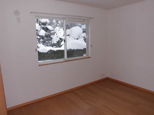 ヴィラ・かたかご　Ⅲの内装|明るい色調の室内です