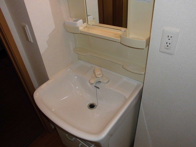 ヴィラ・かたかご　Ⅲの洗面所|洗面所です