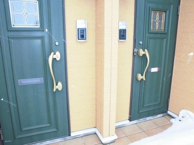 ヴィラ・かたかご　Ⅲのエントランス|ゆとりのあるエントランスです