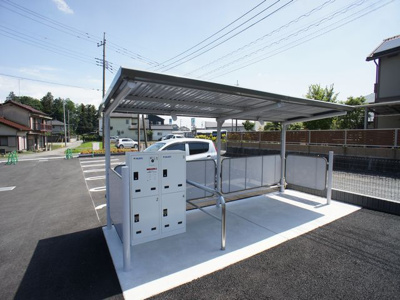 【その他共用部分】 | カーサアリエッタ | 屋根付きの駐輪場と宅配ボックスがあります♪
