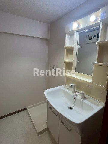 ロイヤルアサノの洗面所