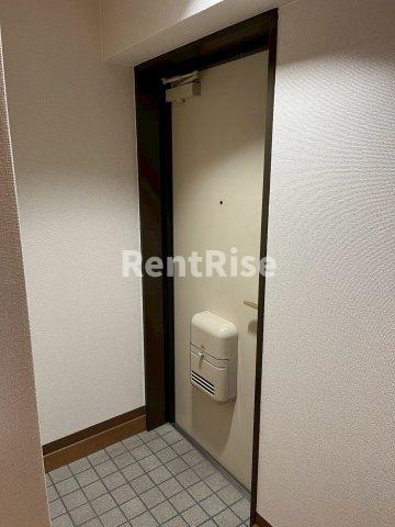 ロイヤルアサノの玄関