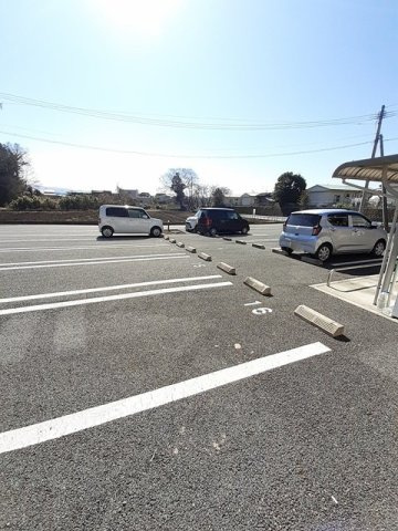 サンハピネスＡの駐車場