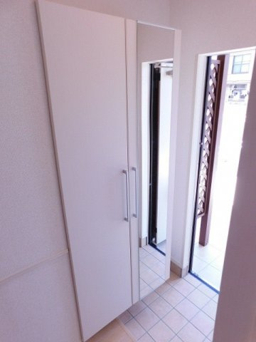 ラウレアＡの玄関