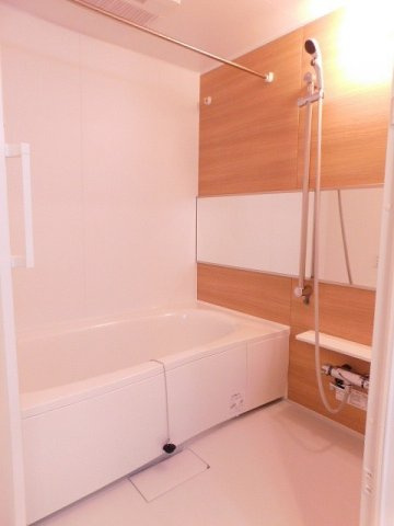 ラウレアＡの浴室