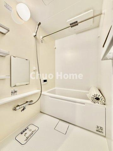 スカイウェイ立石の浴室|【バスルーム】暖房換気乾燥機付きシステムバスルーム。暖房・冷風・換気・乾燥など、毎日を快適に過ごせるうれしい機能が揃っています。雨の日の洗濯物も安心です。