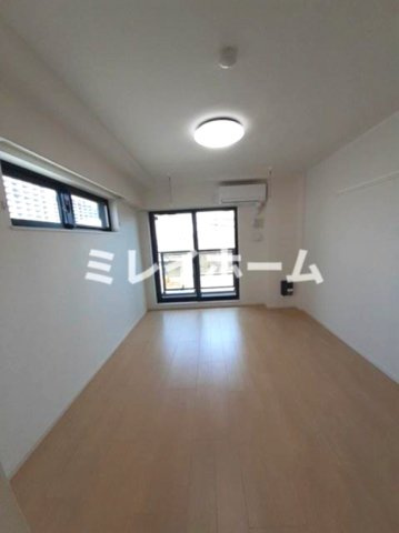 ウエストシックスの居間・リビング