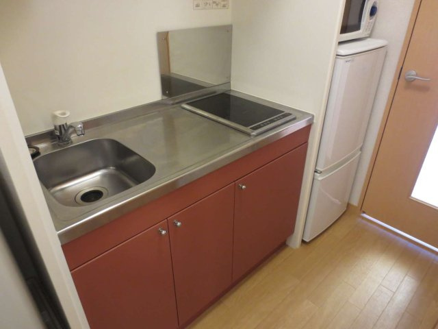 レオパレスオークヒルズＡのキッチン|少し広めのキッチン