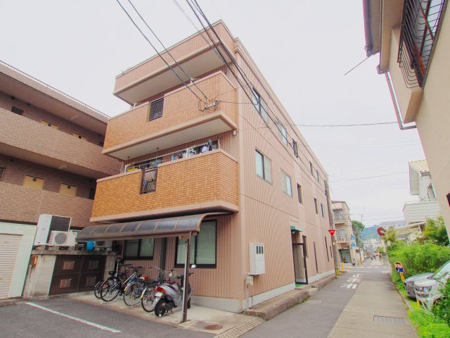 アルバ府中の外観