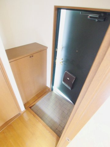 アルバ府中の玄関