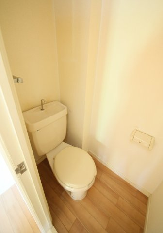 ゴールドハイツA棟のトイレ|別部屋同間取りのお写真となります。参考にご覧くださいませ。現状と異なる場合は現状優先となります