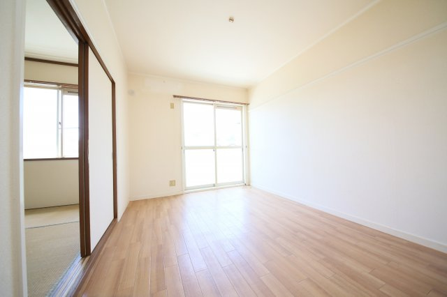 ゴールドハイツA棟の内装|別部屋同間取りのお写真となります。参考にご覧くださいませ。現状と異なる場合は現状優先となります