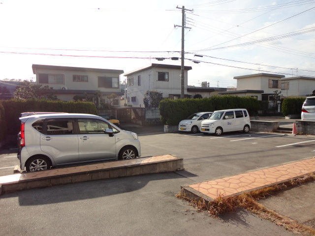 コンシエール西大和Bの駐車場